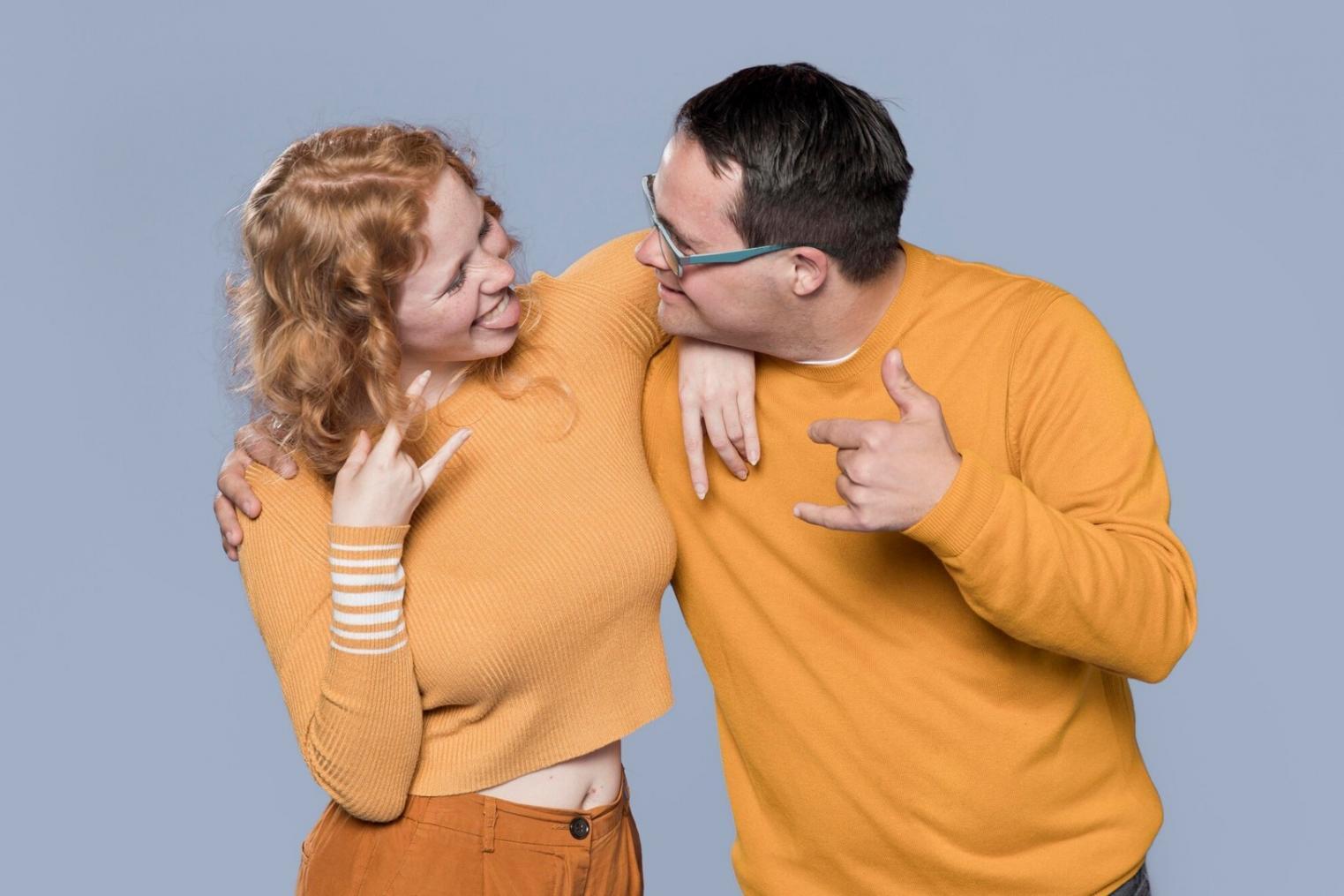 専門的なバスルーム掃除作業の様子